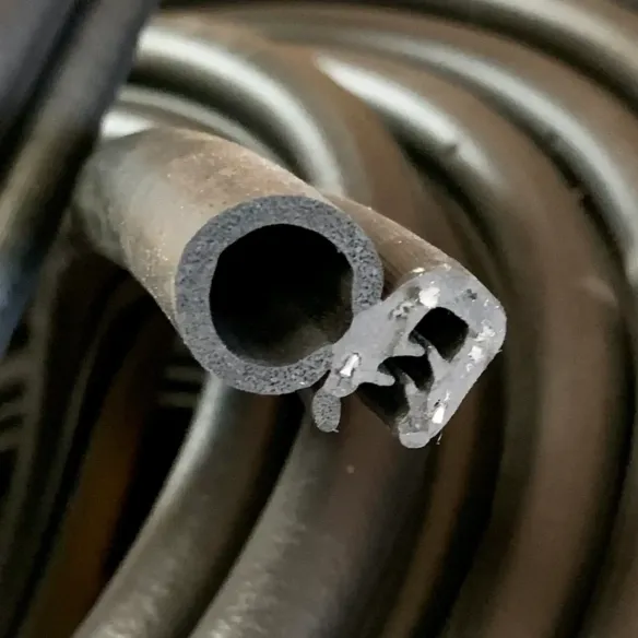 Goma de Estanqueidad Lateral para Puerta EPDM